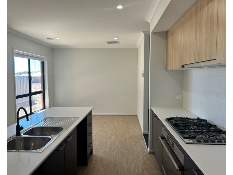 17 Sendock Parade, Huntly VIC 3551