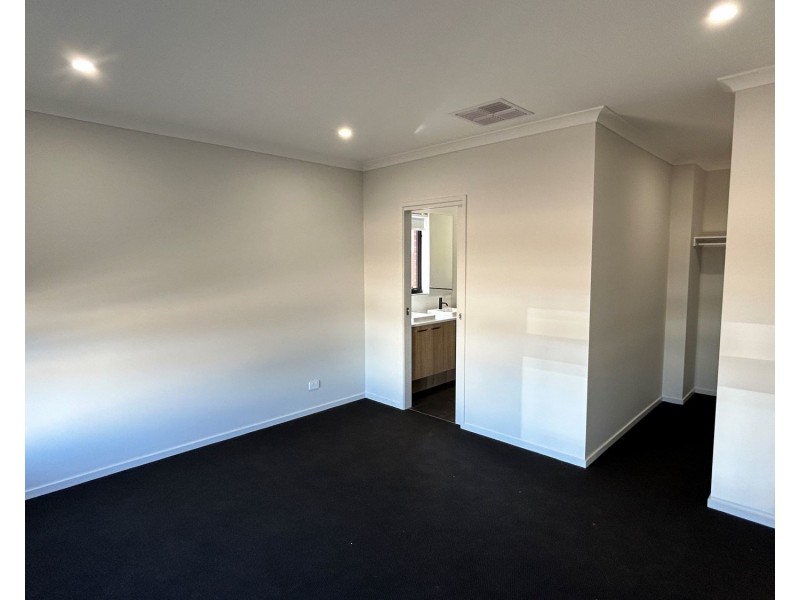 17 Sendock Parade, Huntly VIC 3551