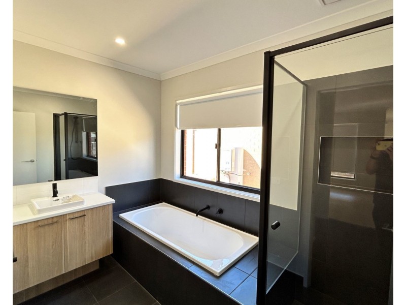 17 Sendock Parade, Huntly VIC 3551