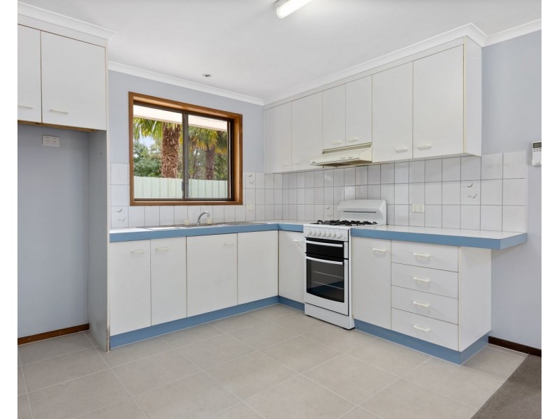 1/2 Towers Street, Flora Hill VIC 3550