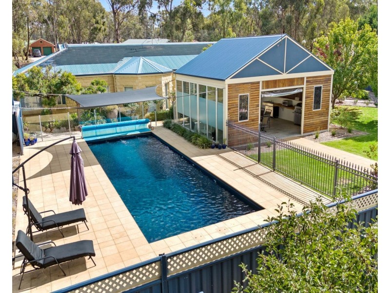 12 Cameron Court, Huntly VIC 3551