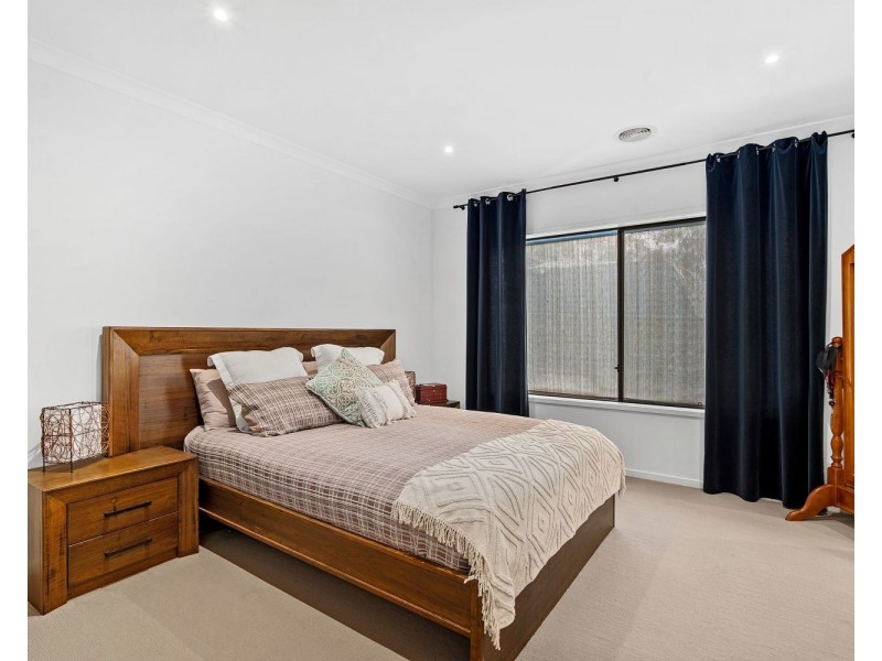 7 McEniry Way, Strathfieldsaye VIC 3551