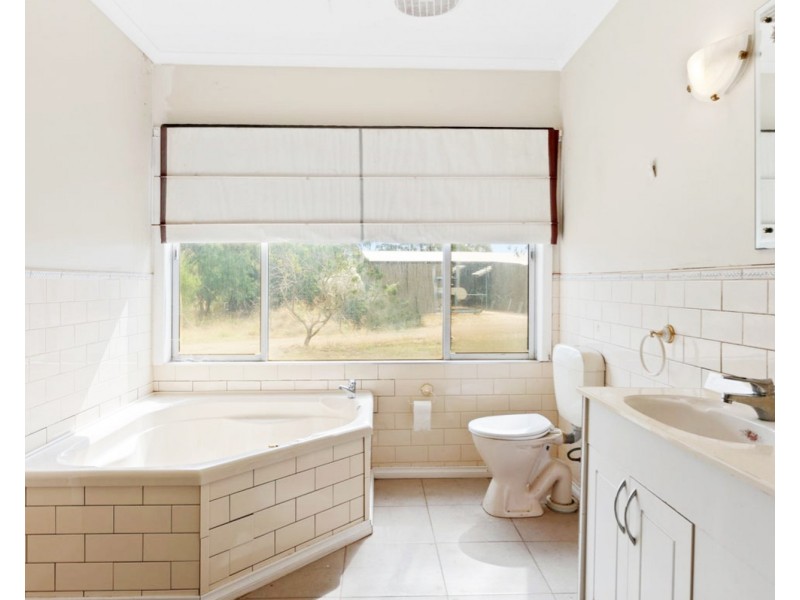 106 Mckinnons Road, Lockwood VIC 3551