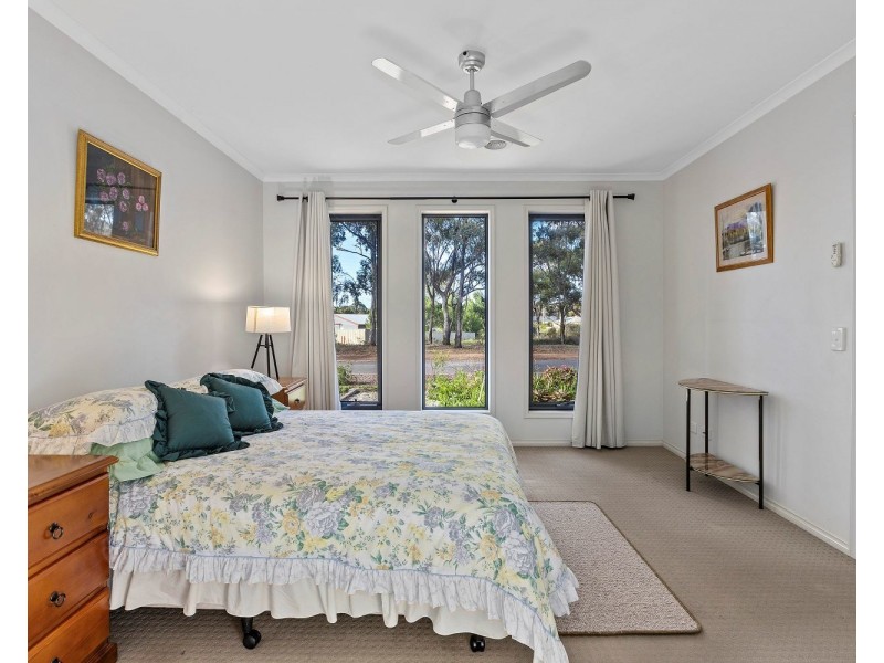 17 Parker Street, California Gully VIC 3556
