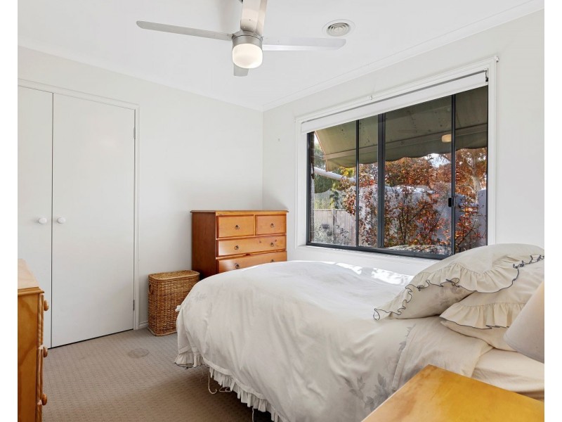 17 Parker Street, California Gully VIC 3556