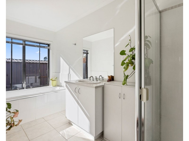 17 Parker Street, California Gully VIC 3556