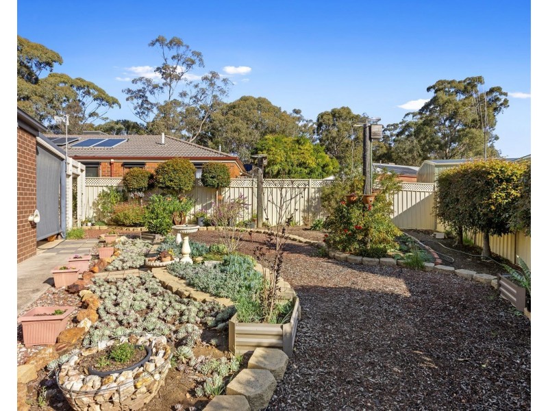 17 Parker Street, California Gully VIC 3556