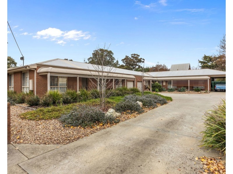 Unit 2 , Unit 3/108 Mundy Street, Kennington VIC 3550