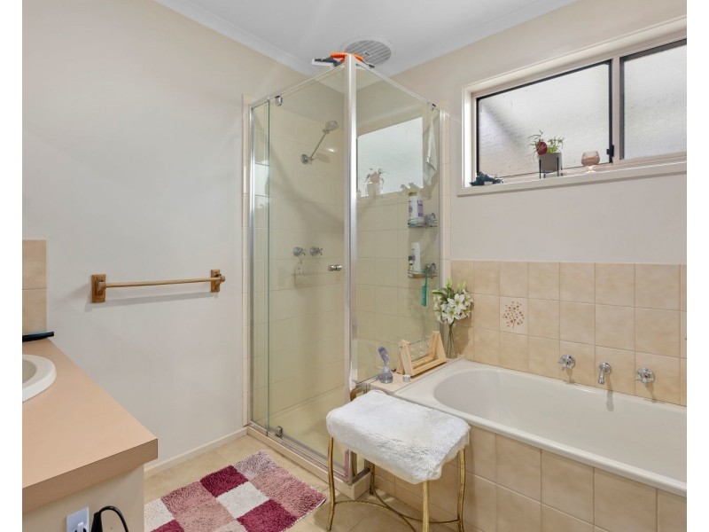 Unit 2 , Unit 3/108 Mundy Street, Kennington VIC 3550