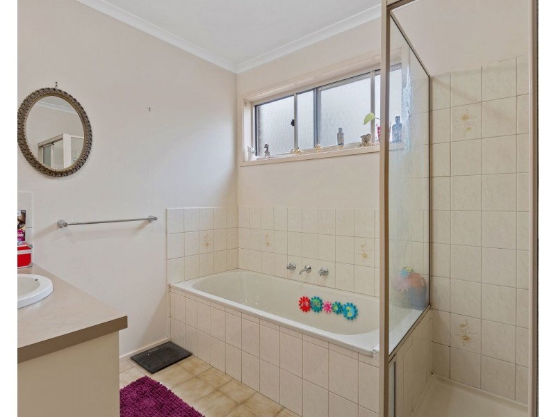 Unit 2 , Unit 3/108 Mundy Street, Kennington VIC 3550