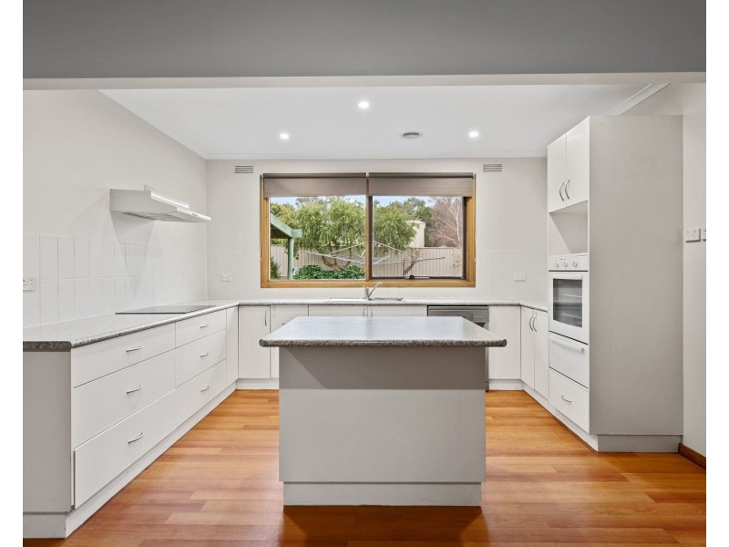 90 Symonds Street, Golden Square VIC 3555