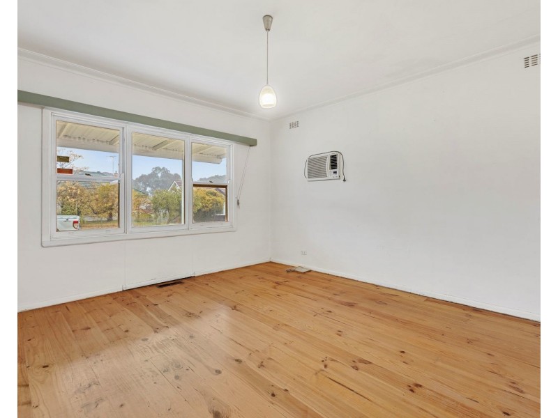 11 Graham Street, Kangaroo Flat VIC 3555