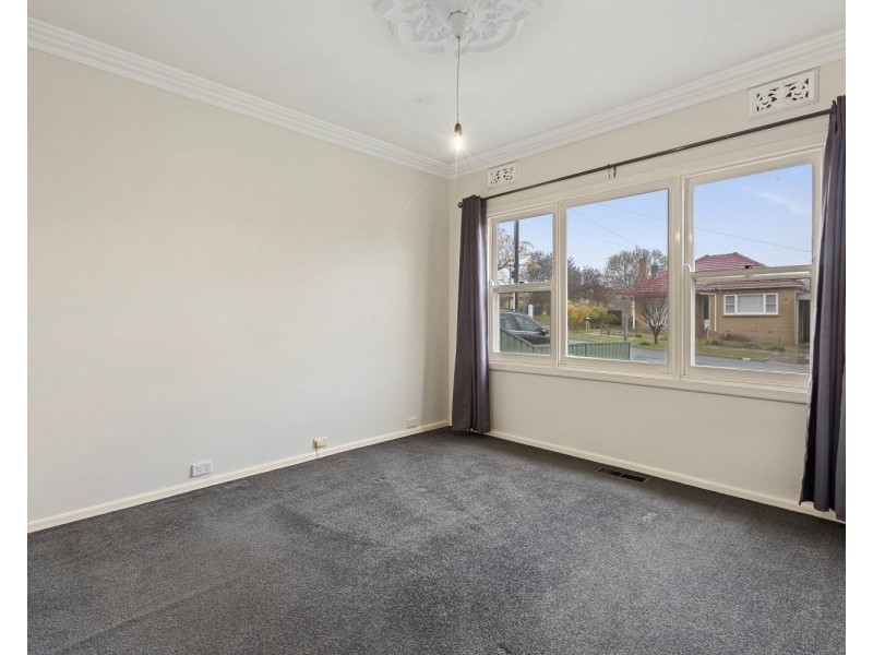 11 Graham Street, Kangaroo Flat VIC 3555