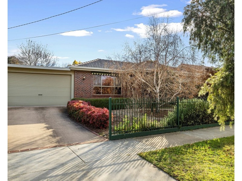 5 Herbert Avenue, Strathdale VIC 3550