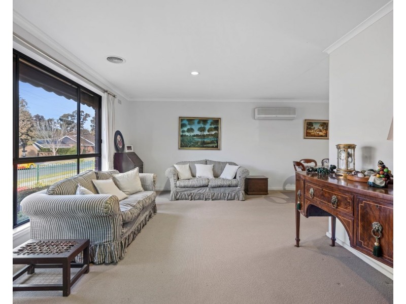 5 Herbert Avenue, Strathdale VIC 3550