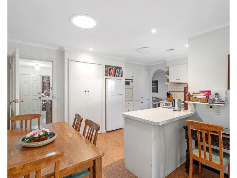 5 Herbert Avenue, Strathdale VIC 3550