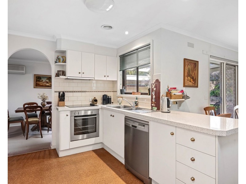 5 Herbert Avenue, Strathdale VIC 3550