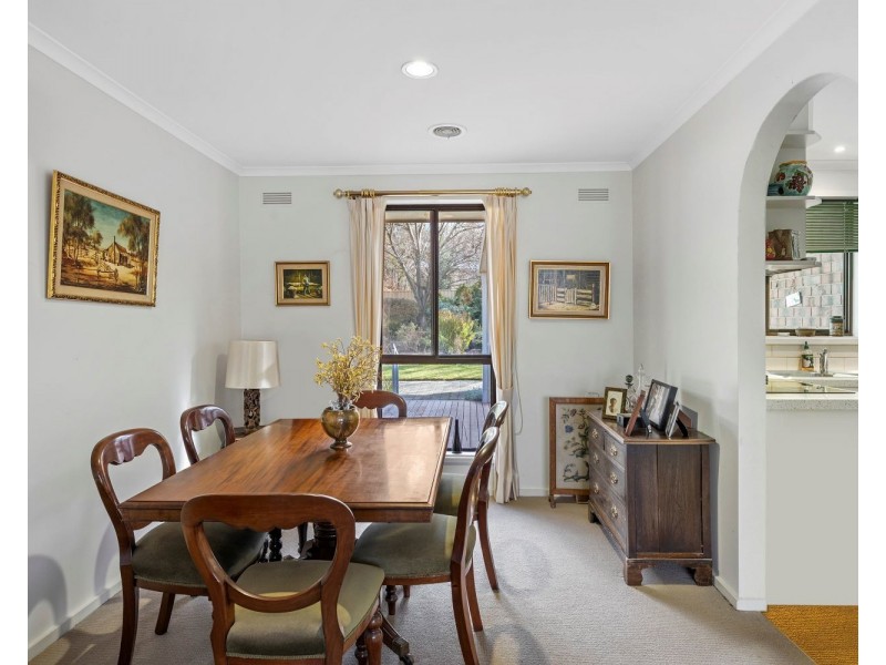 5 Herbert Avenue, Strathdale VIC 3550