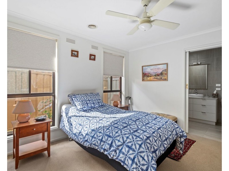 5 Herbert Avenue, Strathdale VIC 3550