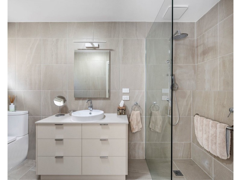 5 Herbert Avenue, Strathdale VIC 3550