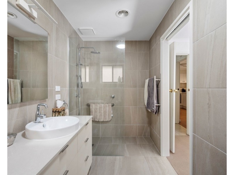 5 Herbert Avenue, Strathdale VIC 3550