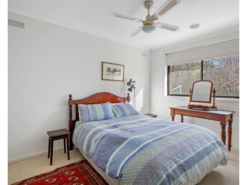 5 Herbert Avenue, Strathdale VIC 3550