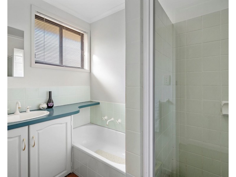 5 Herbert Avenue, Strathdale VIC 3550