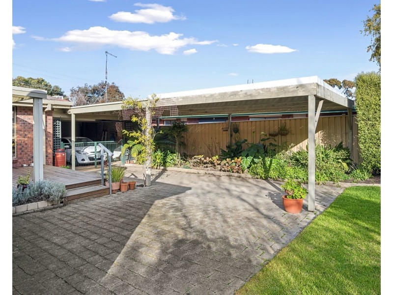 5 Herbert Avenue, Strathdale VIC 3550