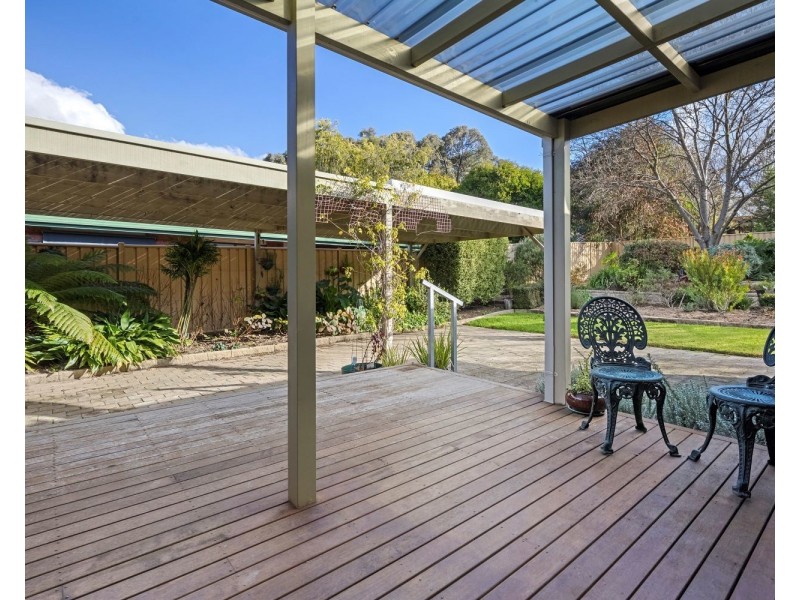 5 Herbert Avenue, Strathdale VIC 3550