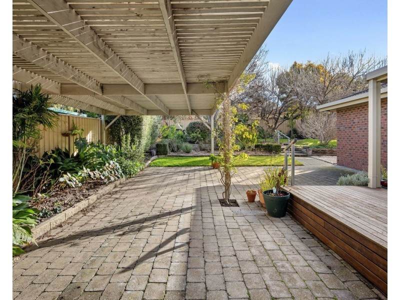 5 Herbert Avenue, Strathdale VIC 3550