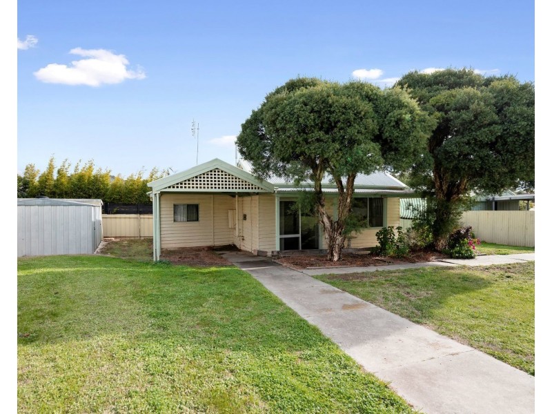 16 Youlden Street, California Gully VIC 3556