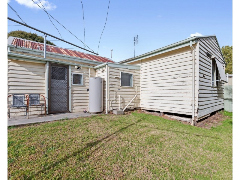 16 Youlden Street, California Gully VIC 3556