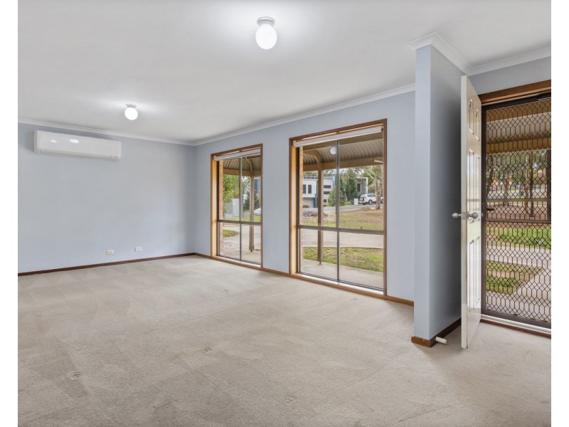 1/2 Towers Street, Flora Hill VIC 3550