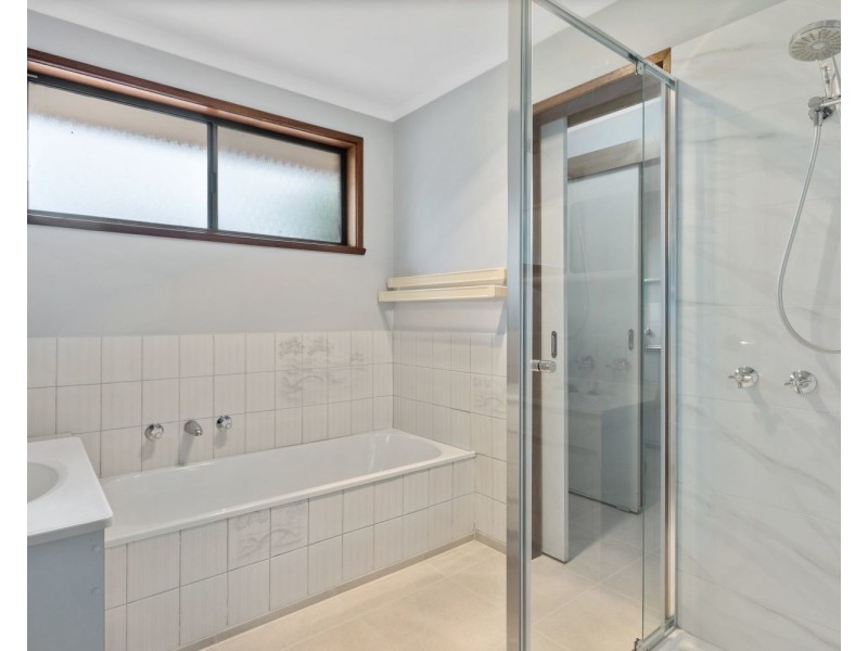 1/2 Towers Street, Flora Hill VIC 3550