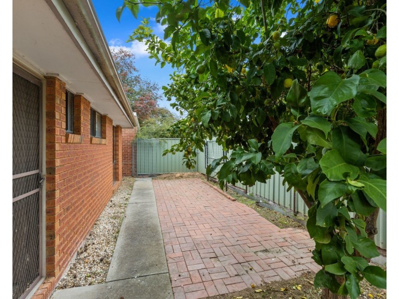 1/2 Towers Street, Flora Hill VIC 3550