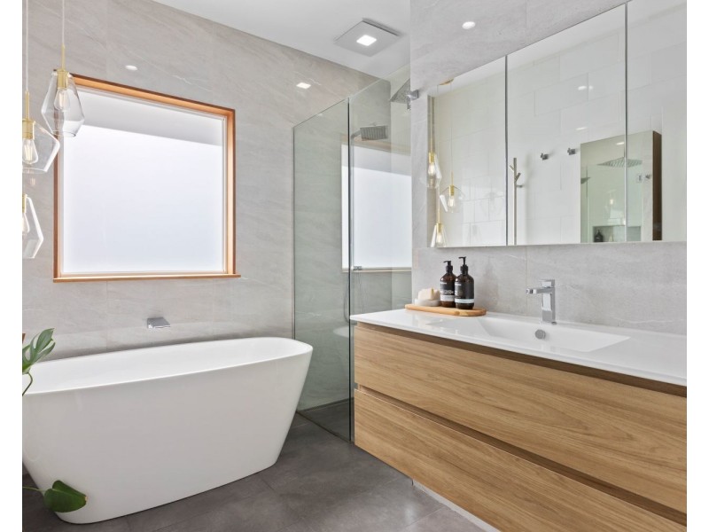 7 Leonard Avenue, Flora Hill VIC 3550