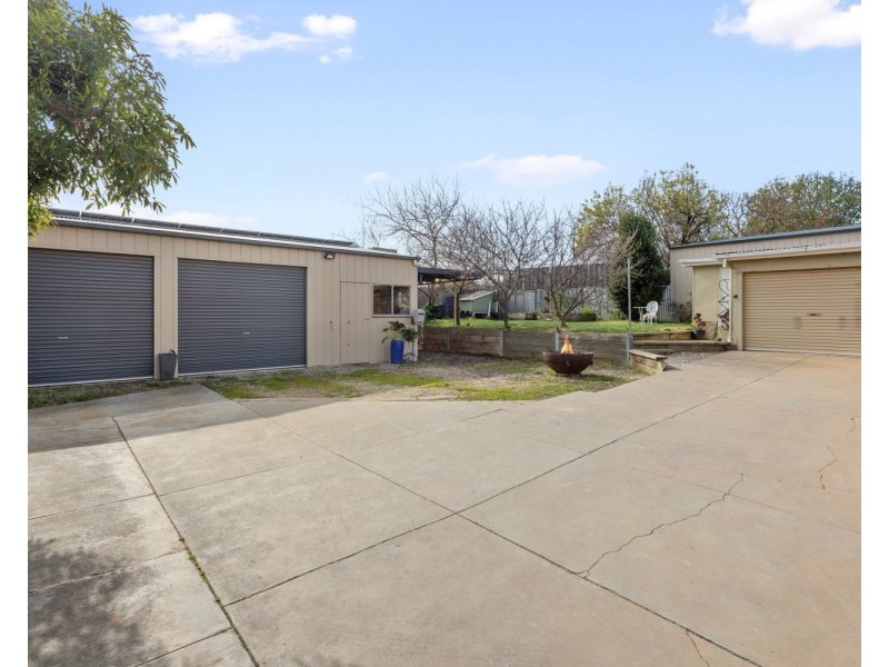 7 Leonard Avenue, Flora Hill VIC 3550