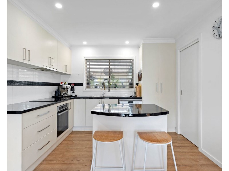 11 Robertson Street, Epsom VIC 3551