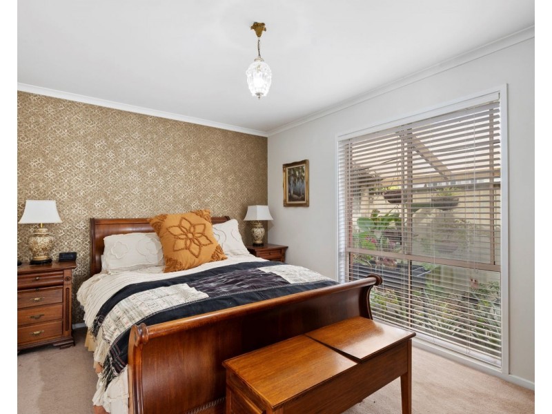 11 Robertson Street, Epsom VIC 3551