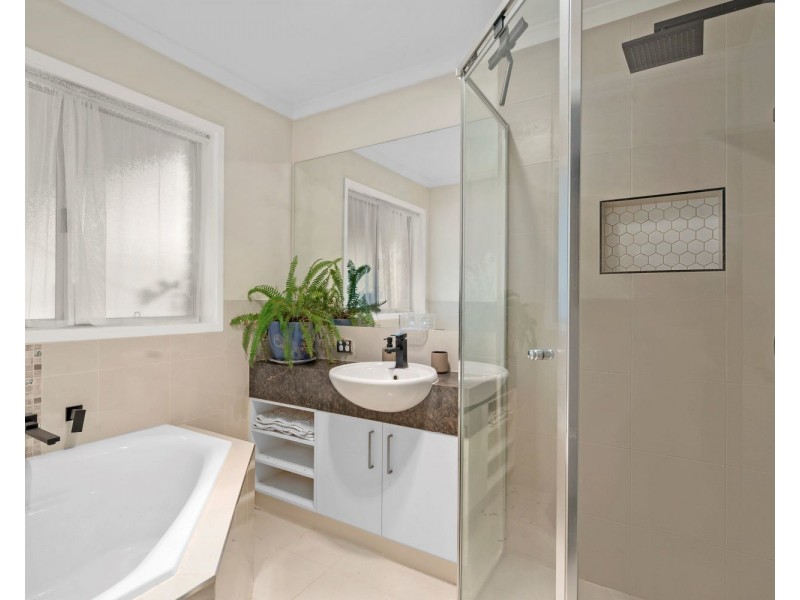 11 Robertson Street, Epsom VIC 3551
