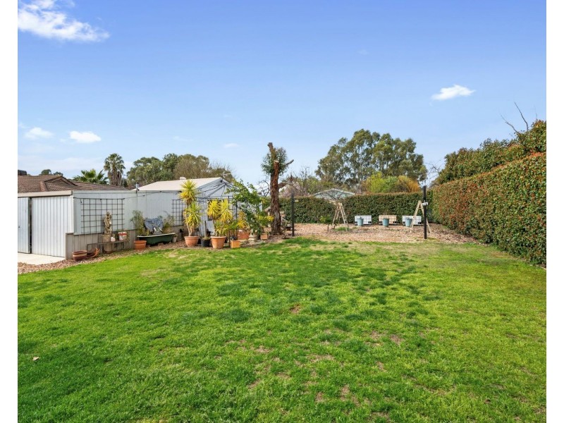 11 Robertson Street, Epsom VIC 3551