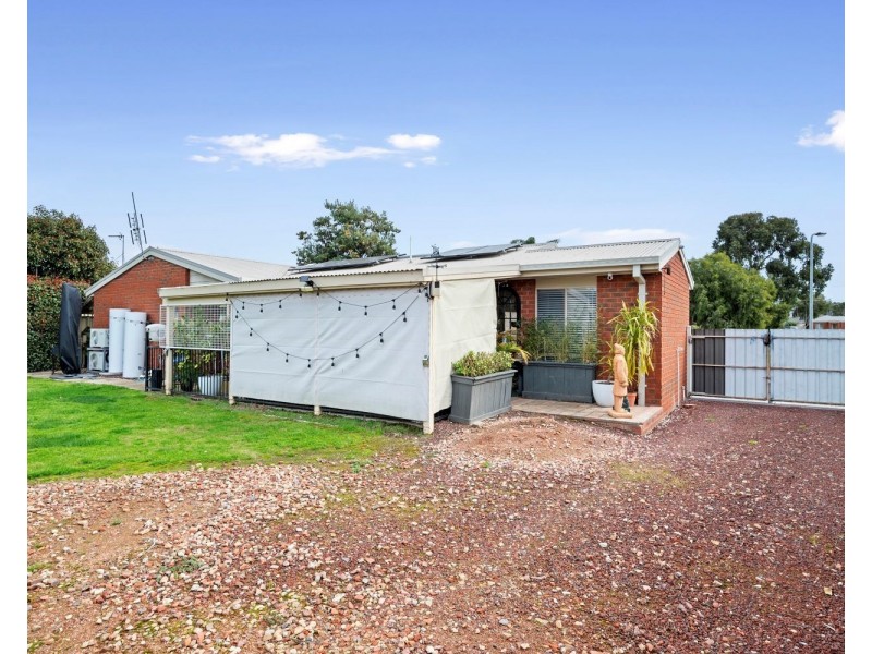 11 Robertson Street, Epsom VIC 3551