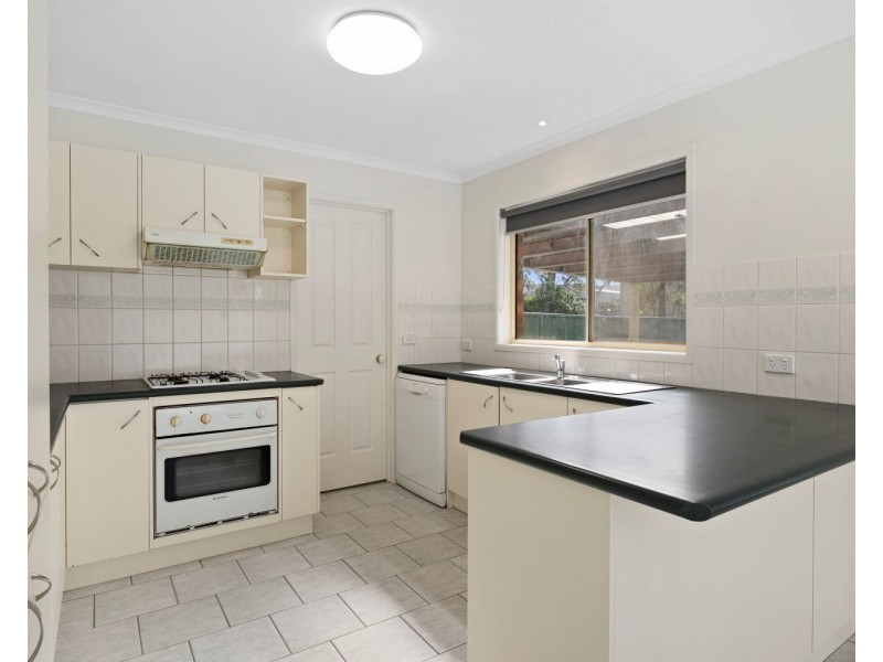 6 Brooke Court, Strathdale VIC 3550
