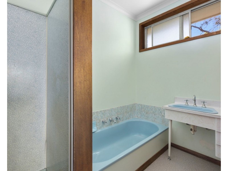 Unit 1 & 2 /14a Ewing Court, Flora Hill VIC 3550