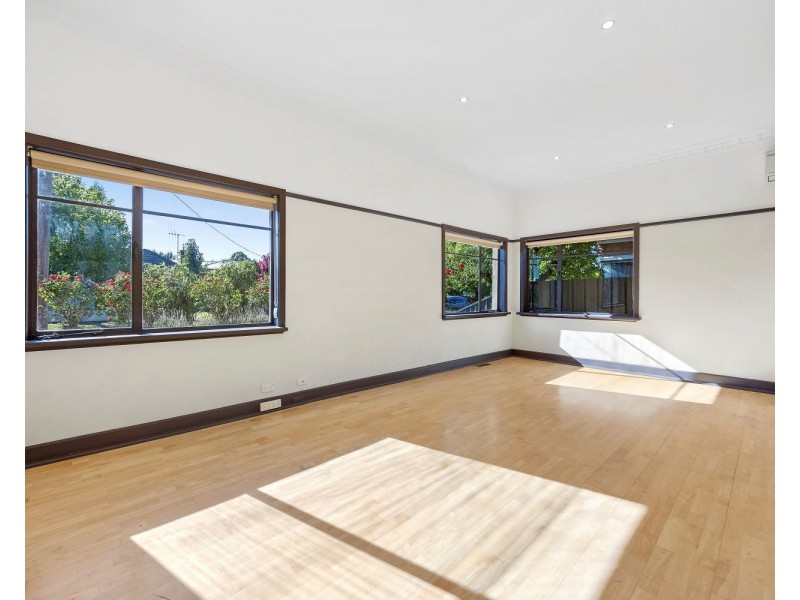 8 Margaret Crescent, Flora Hill VIC 3550