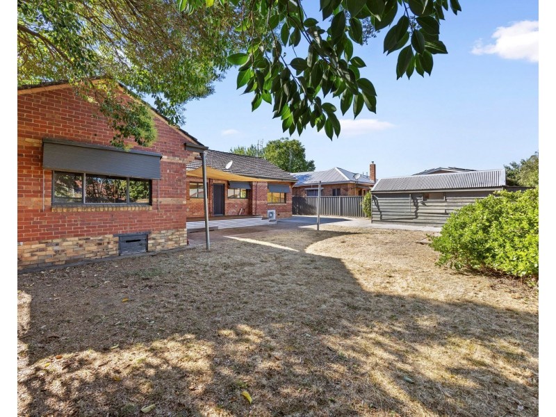 8 Margaret Crescent, Flora Hill VIC 3550