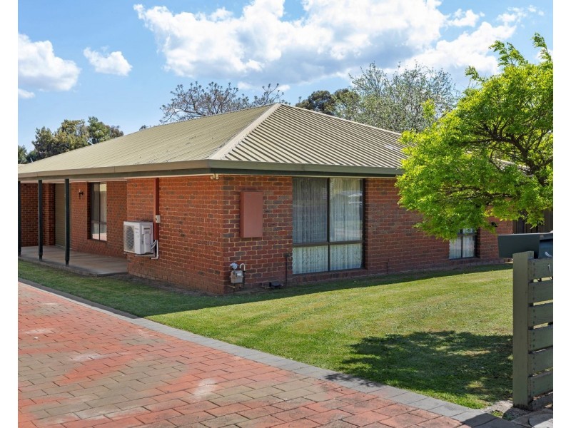 2/90 Sternberg Street, Kennington VIC 3550