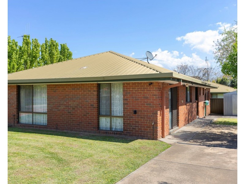 2/90 Sternberg Street, Kennington VIC 3550