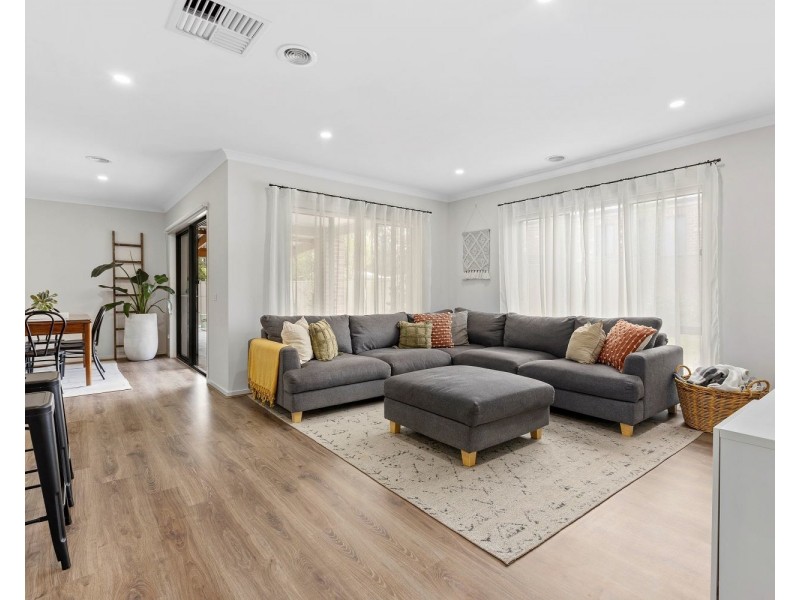 2 Woodman Drive, Mckenzie Hill VIC 3451