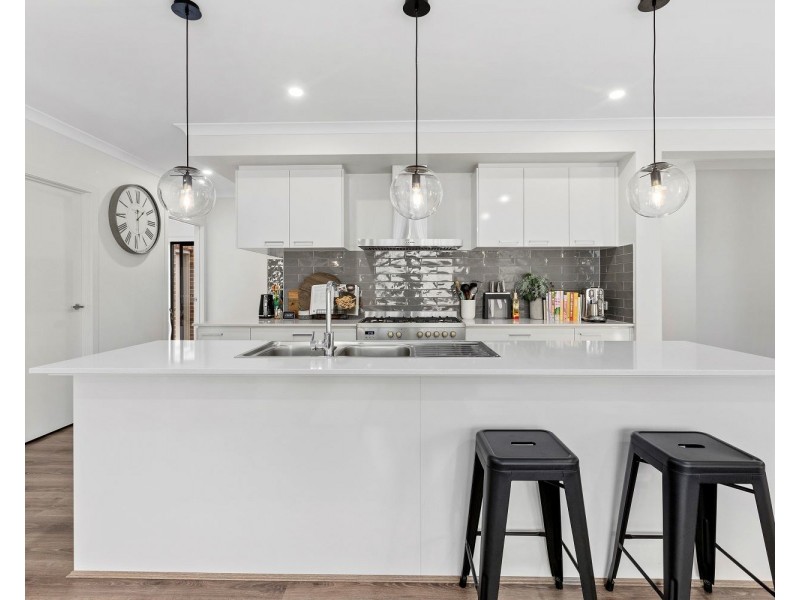 2 Woodman Drive, Mckenzie Hill VIC 3451